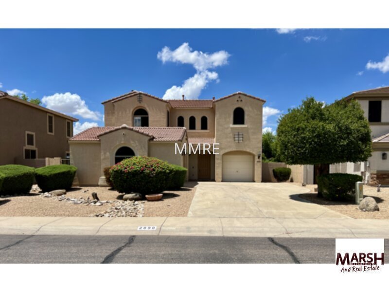 Foto principal - Beautiful 4 bedroom home with private pool...