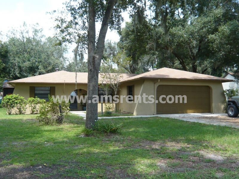 Foto principal - 3/2 with 2 Car Garage On Large Lot For Ren...