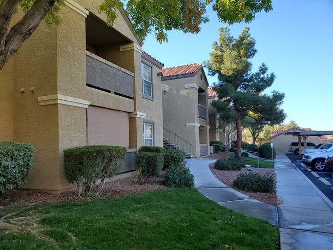 Building Photo - 1 BED, 1 BATH CONDO in "Latigo" Silverado ...