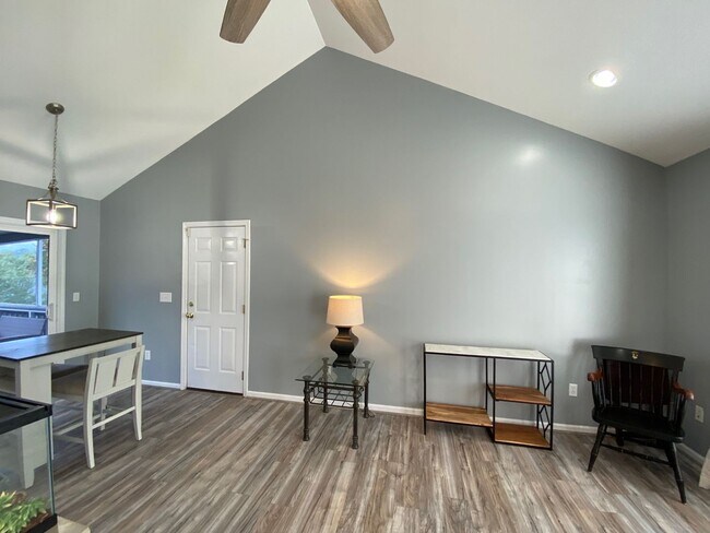 Foto del edificio - West AVL - Spacious Home in Scenic Bluff Subdivision