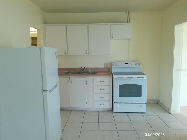 Foto del edificio - 1111 Cypress Gardens Blvd