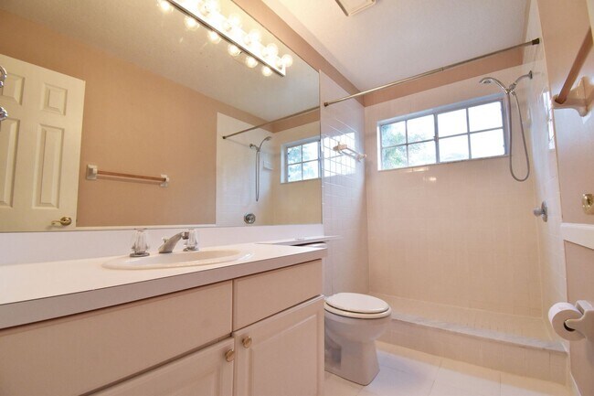 Building Photo - 4 br, 2.5 bath House - 1188 Brampton Place