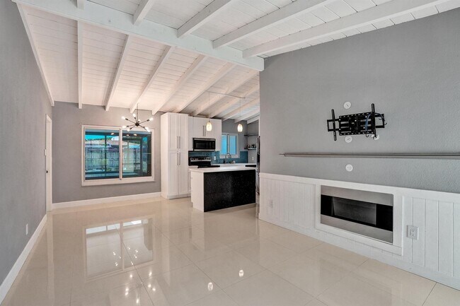 Foto del edificio - 4670 SW 25th Ave