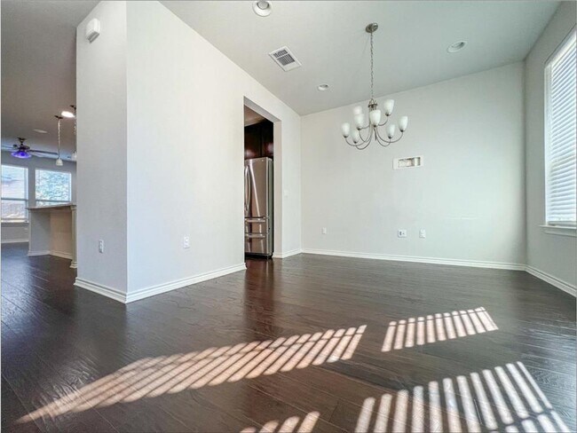 Foto del edificio - 9002 Palmito Dr