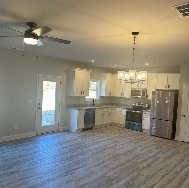 Building Photo - New Townhomes in Gainesville!