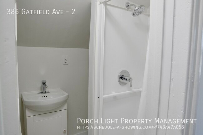 Photo du bâtiment - Renovated 1 Bedroom Loft - Lots of Natural...