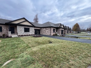 Building Photo - 108 Twin Oaks Dr