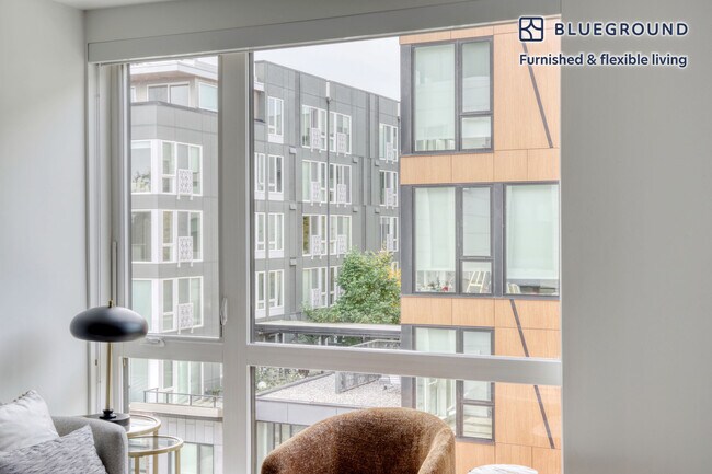 Foto del edificio - 2401 S Jackson St