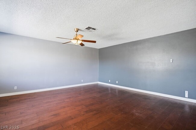 Building Photo - 4561 Paseo El Rio Dr