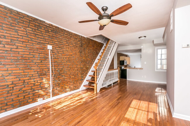 Building Photo - 118 E Randall St