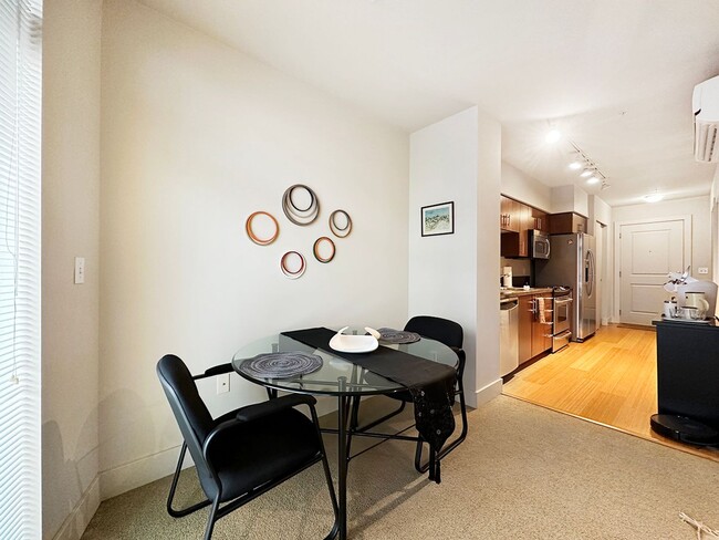 Building Photo - 1Bd/1Ba Seattle Condo