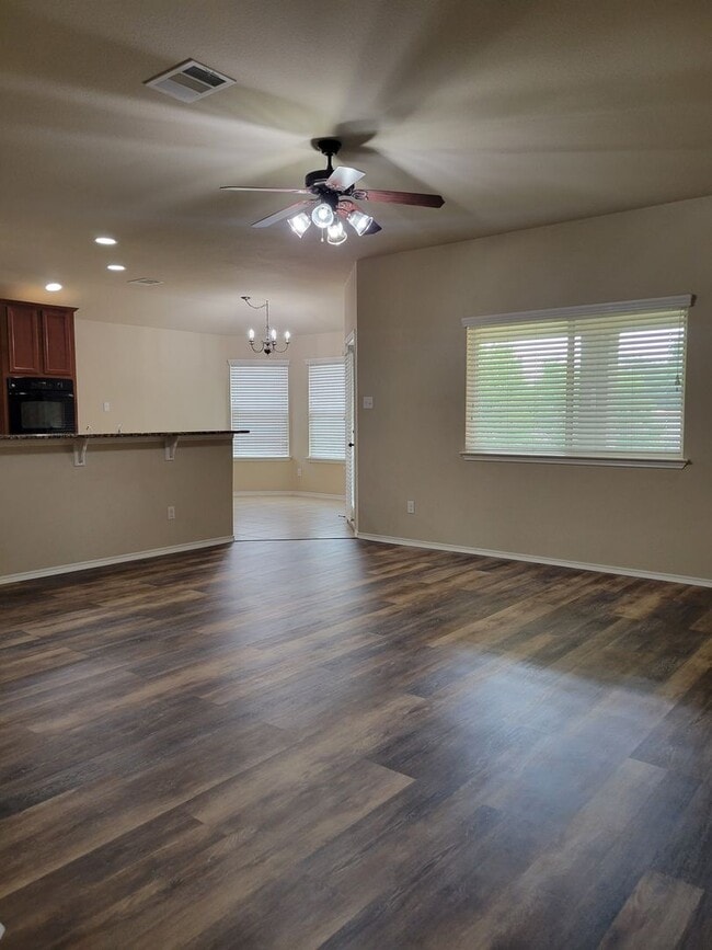 Building Photo - Bright and Zen 4 bedroom in coveted Spanis...