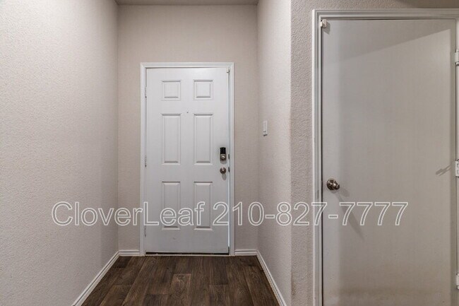 Foto del edificio - 825 Gerardia Ct