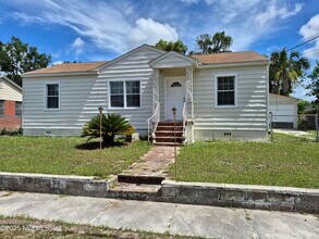 Building Photo - 4717 Cambridge Rd