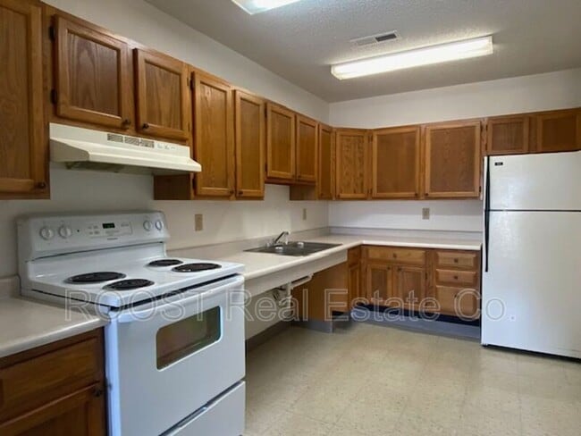 Building Photo - 339 Lewis B Moore Dr