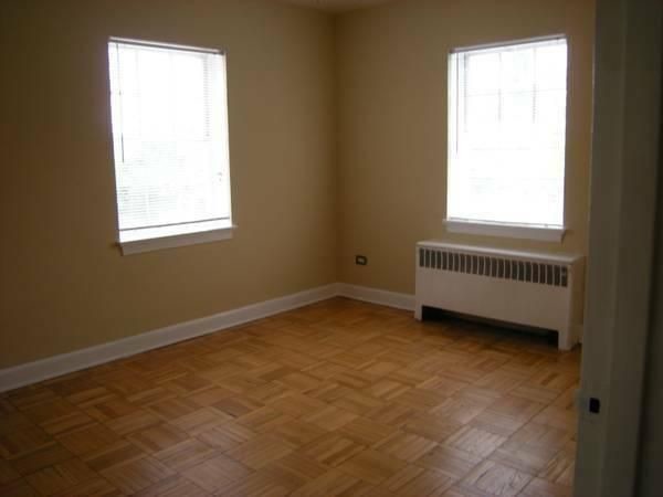 Building Photo - 32 University Cir 2 Bed/ 1 Bath