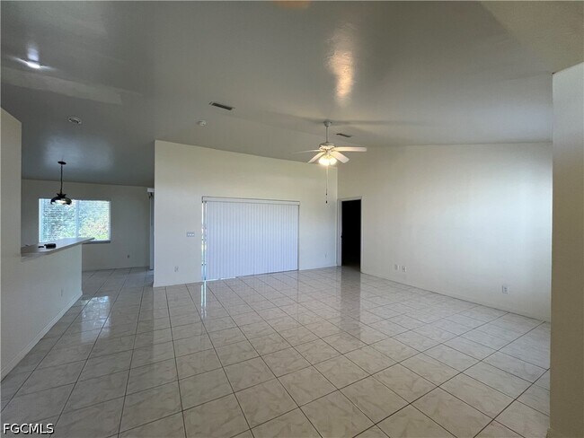 Foto del edificio - 1721 SW 16th Terrace
