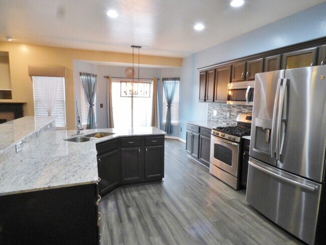 Foto del edificio - 3 Bd 3.5 Bath Model Like Townhome in Riverton