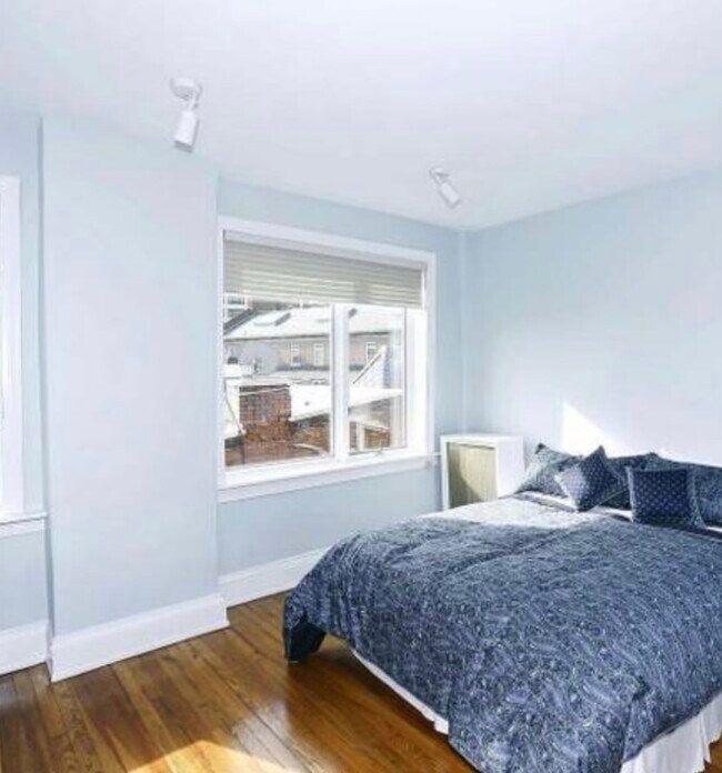 Building Photo - 1868 California St NW