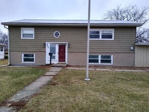 Building Photo - 905 Sprague Rd