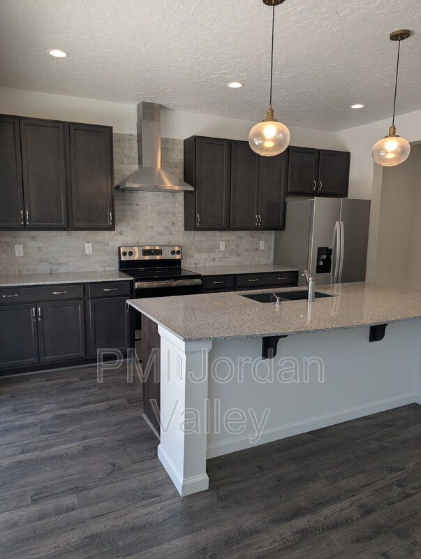 Building Photo - 2123 Wallflower Dr