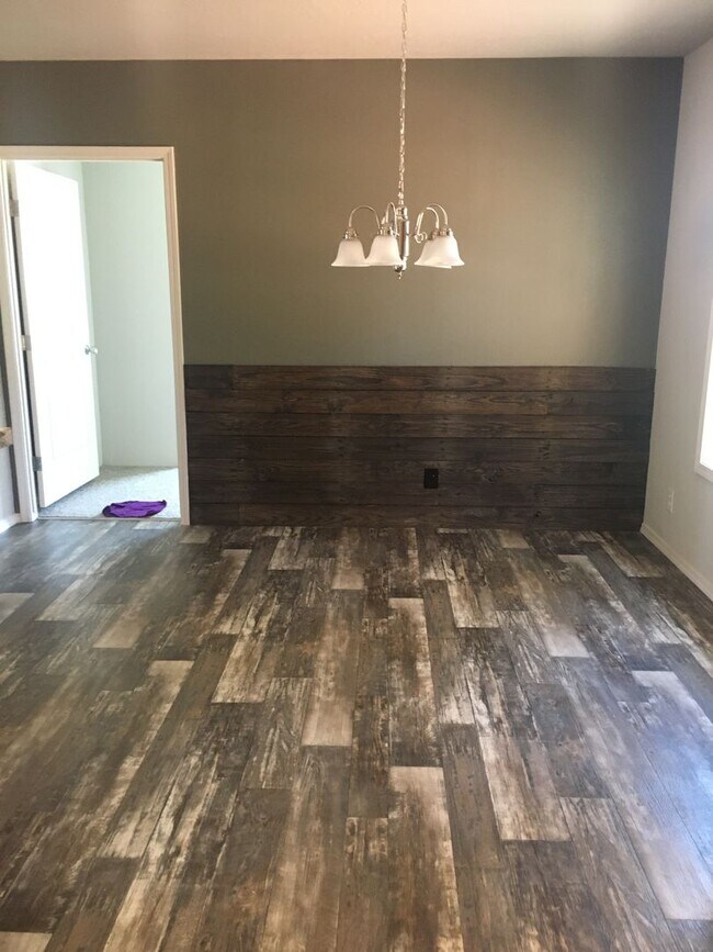 Foto del edificio - Convenient Location. 3 bed 2 bath, Lower M...