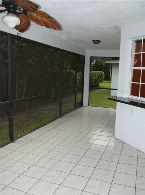 Foto del edificio - 5367 Pine Cir