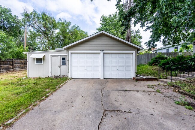 Building Photo - Charming 2BD/1BA House!!!!