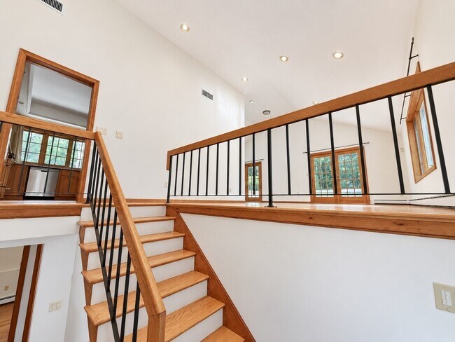 Foto del edificio - 39 Ingleside Rd