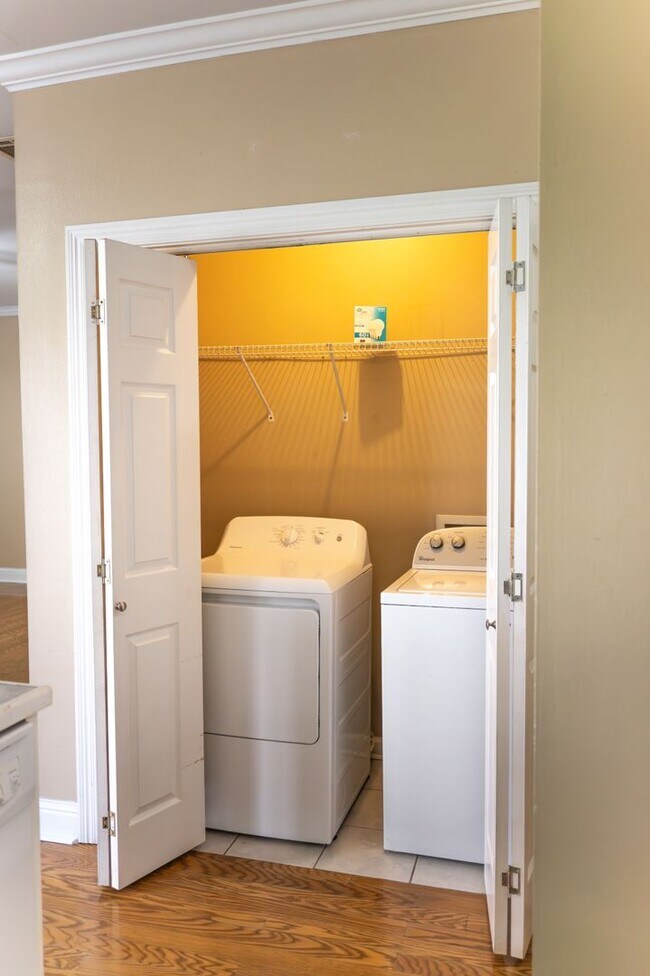 Foto del edificio - 2 bedroom/2 bath condo across from the TAC