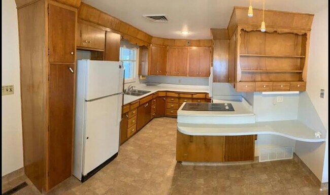 Building Photo - 2295 Timpview Dr