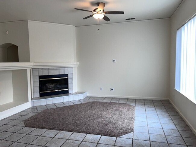 Foto del edificio - Single Story 3 Bedroom 2 Bathroom Home in ...