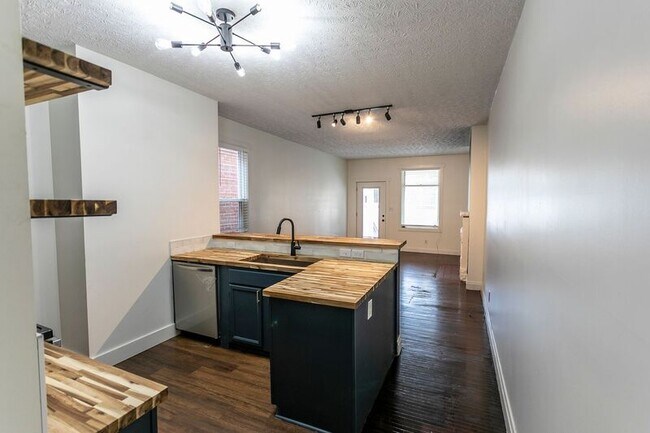 Foto del edificio - 285-287 E Whittier St