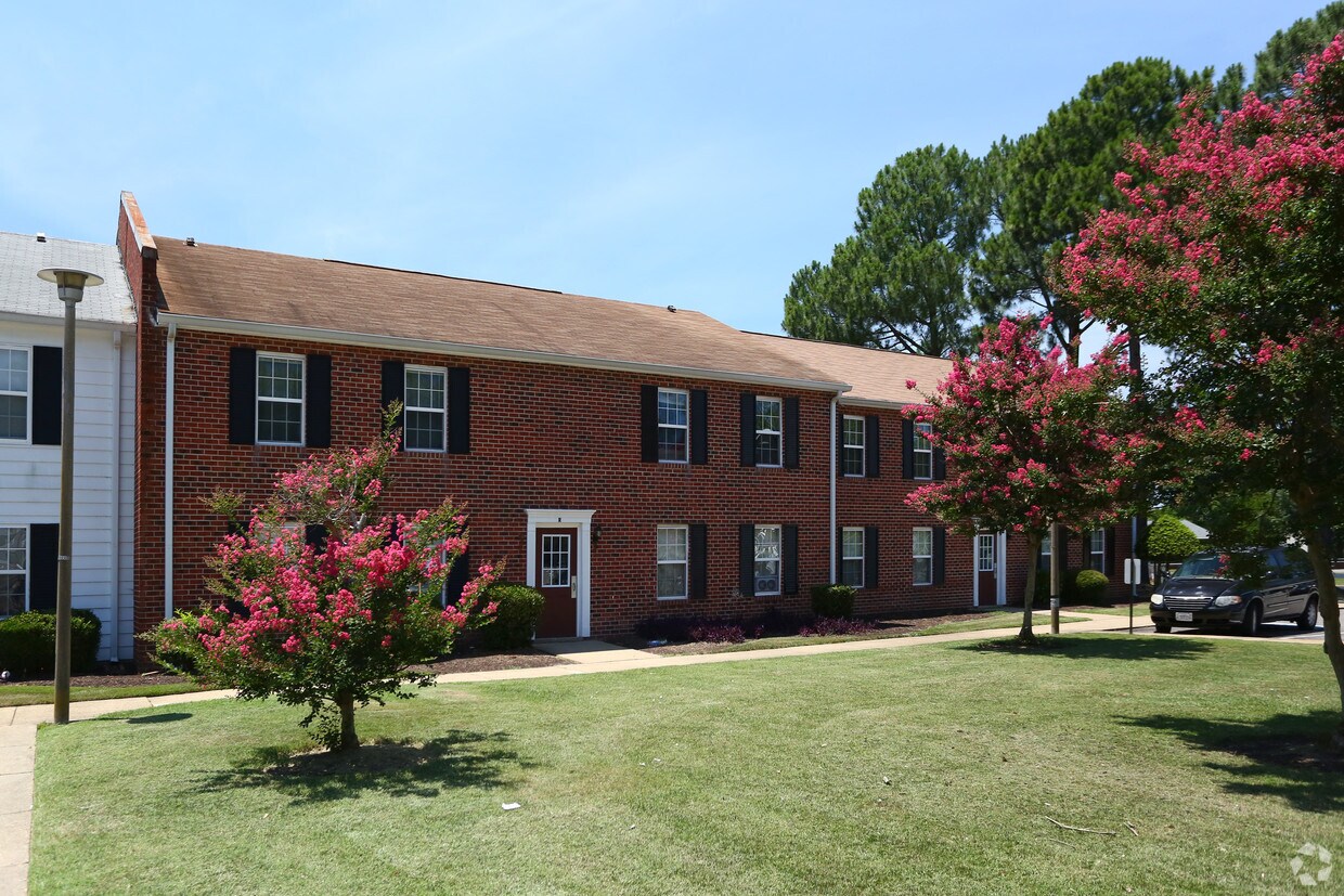 Gosnold Mews Apartments Apartments in Hampton, VA