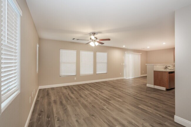 Foto del edificio - 124 Icy River Ave