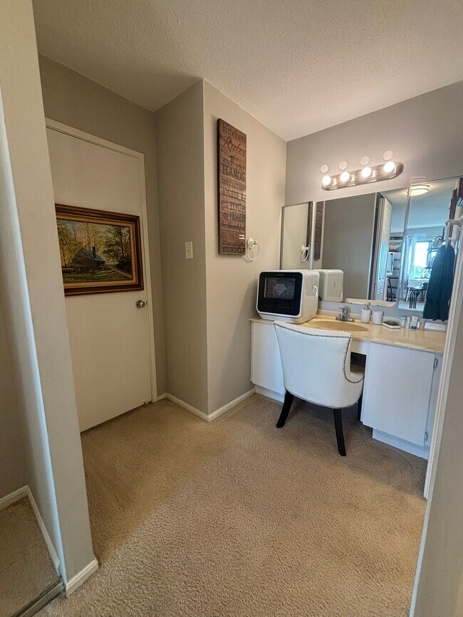 Foto del edificio - 309 Yoakum Pkwy