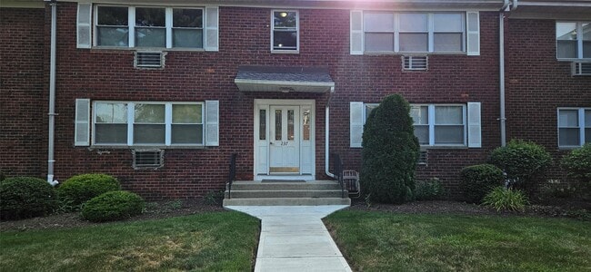 Building Photo - 237 N Middletown Rd