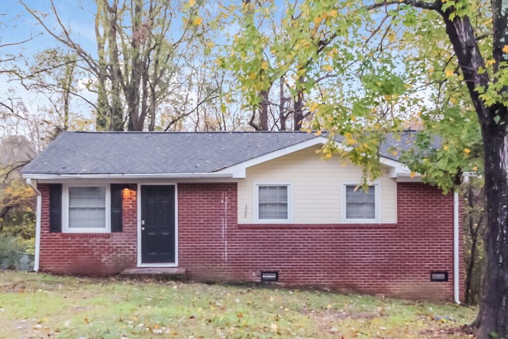 Primary Photo - 209 Nila Dawn Ave