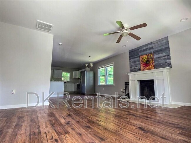 Building Photo - 257 Barfield Ave SW