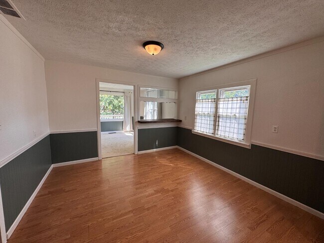 Foto del edificio - 2703 E Midland Rd