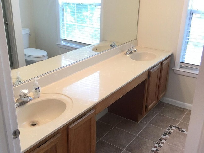 Building Photo - "Charming 2-Bed, 2-Bath Princeton Haven wi...