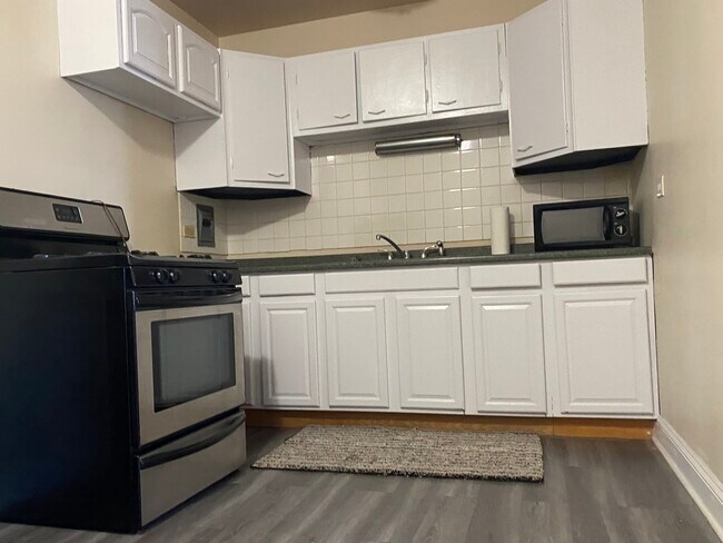 Foto del edificio - 2411 W Balmoral Ave