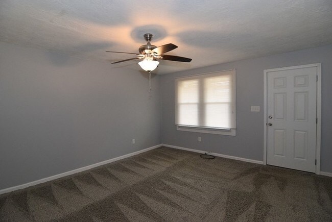 Building Photo - 1 Bedroom Duplex For Lease