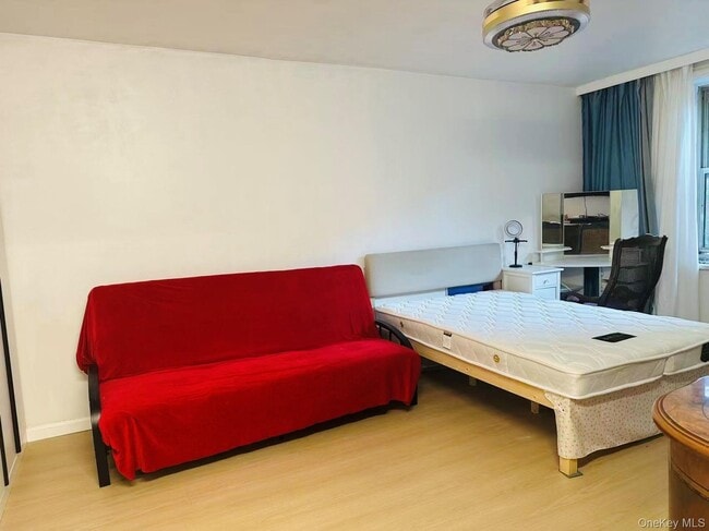 Building Photo - 64-74-74 Saunders St