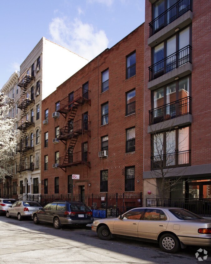 Primary Photo - 641 E 11th St