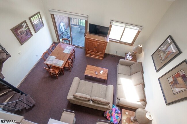 Foto del edificio - 2 Falkenstein Dr