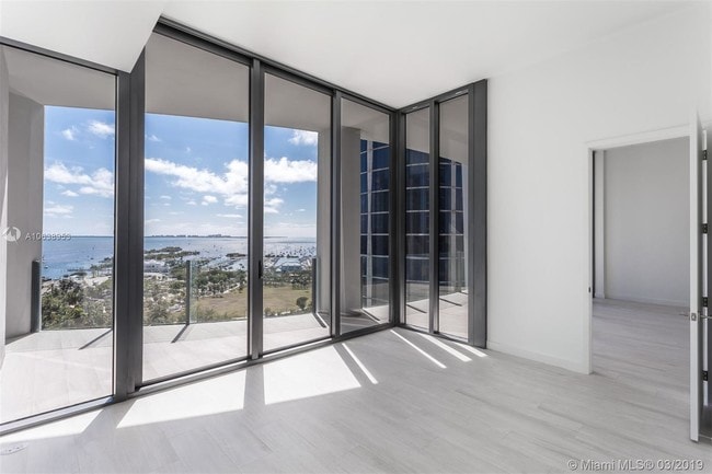 Building Photo - 2821 S Bayshore Dr