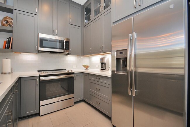 Building Photo - 1010 Rosine St