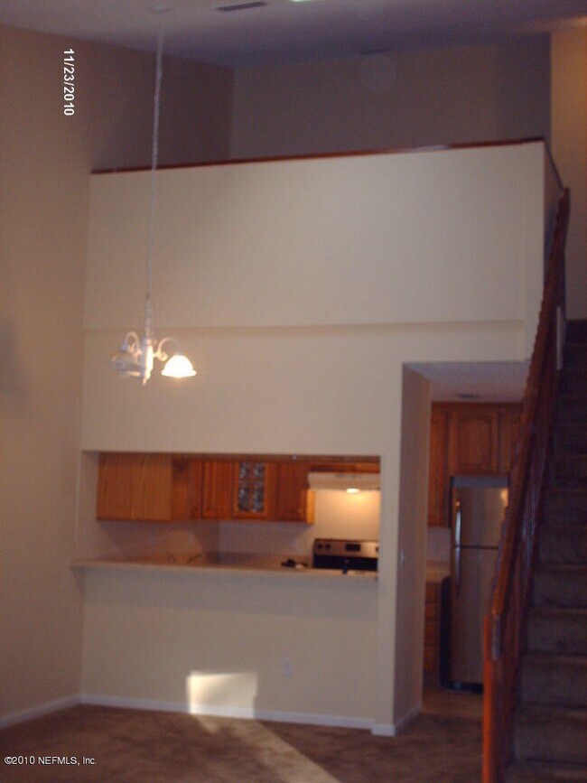 Building Photo - 85 Debarry Ave