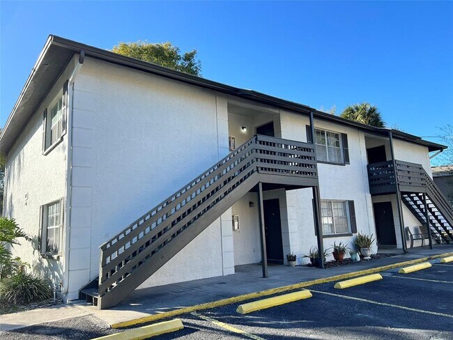 Building Photo - 2411 W Stroud Ave